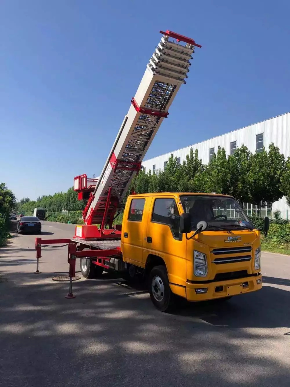 禹城附近的云梯车出租服务：轻松解决高空作业需求